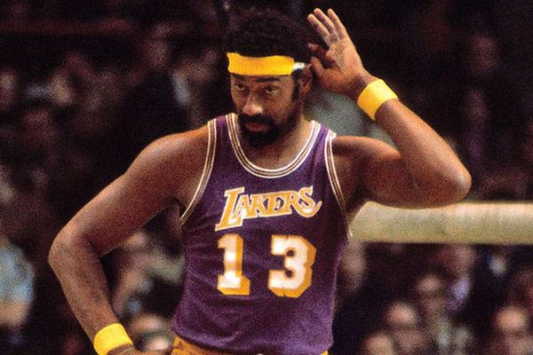 诺伊尔送礼+凯恩隐身！阿森纳3-1拜仁揭秘：欧冠5连胜靠的真是玄学？（诺伊尔失误送礼+凯恩迷失！阿森纳3-1拜仁背后：欧冠五连胜真靠玄学？）