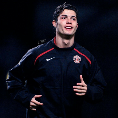 记者：多家豪门有意荷甲19岁中场斯密特，后者被标价2200万镑（多家豪门相中荷甲19岁中场斯密特，标价2200万英镑）