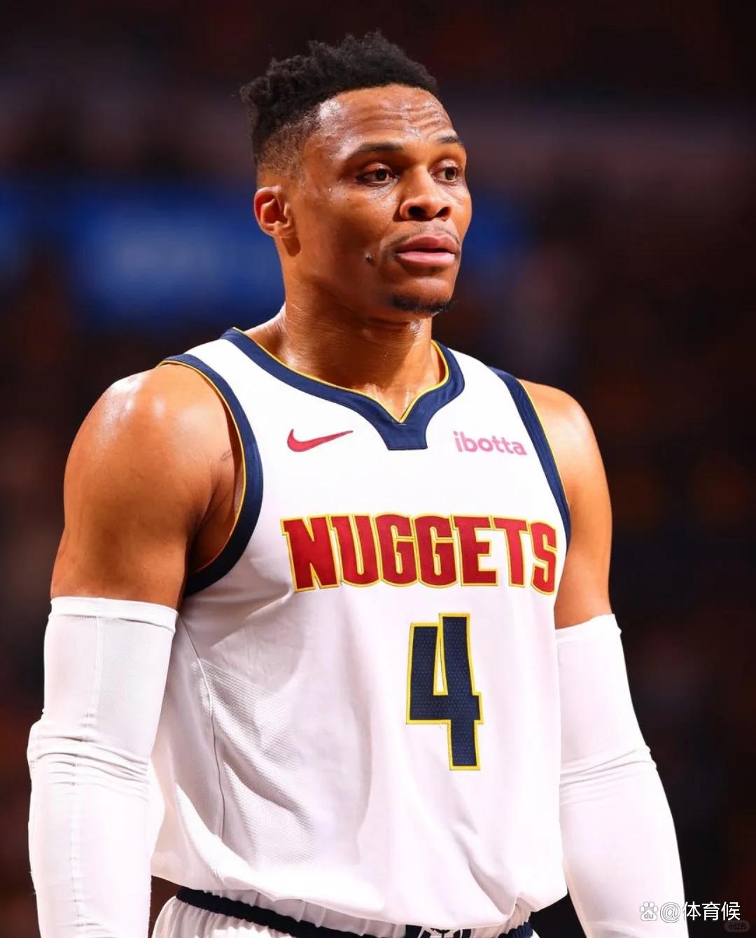 意甲奇妙世界：斯帕莱蒂与孔蒂的角色变换与霍伊伦德的惊艳表现（意甲奇境：斯帕莱蒂与孔蒂的角色切换，霍伊伦德闪耀全场）