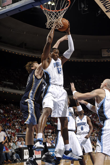 巴特萨吉感谢球迷支持，庆祝球队重要胜利（巴特萨吉向球迷致谢，欢庆球队关键胜利）