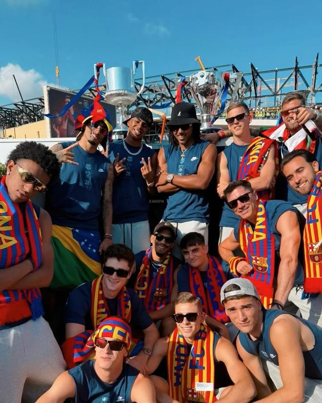 邓弗里斯：希望两到三周内复出，我们的球队就像一个大家庭（邓弗里斯：争取两三周内复出，球队如同一个大家庭）