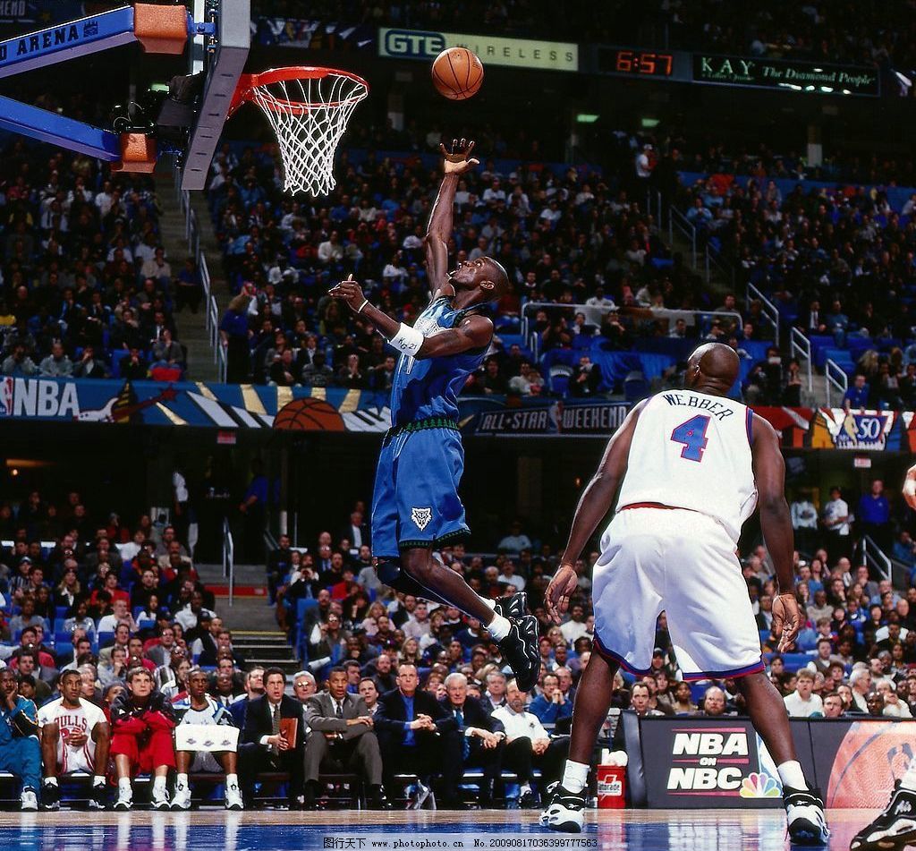 阿德里亚诺：感谢球迷还称我为皇帝；伊布是我合作过最强队友（阿德里亚诺致谢仍称他“皇帝”的球迷：伊布是我生涯最强队友）