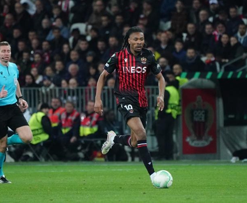 马德兴：邵佳一教练组土洋结合更受青睐，他的海外人脉有帮助（马德兴：邵佳一教练团队中外合璧更吃香，海外人脉加持）