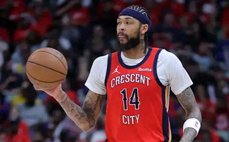 维尼修斯在皇马遭遇嘘声后，社媒发动态前往迪拜引发热议（遭皇马嘘声后，维尼修斯社媒晒赴迪拜动态引发热议）