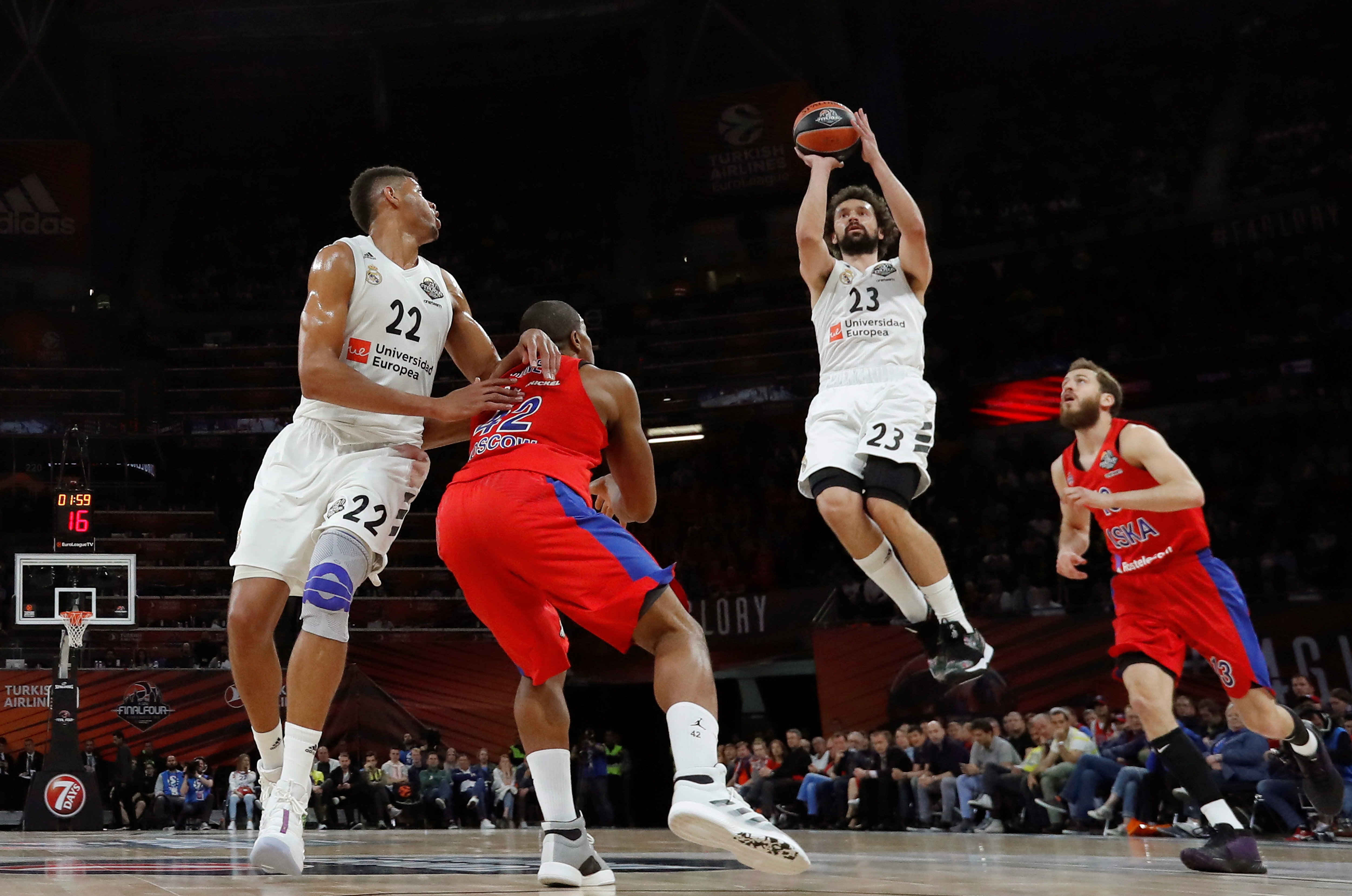 网友爆料昨夜宁波vs吉林赛中，宁波男篮替补席观看电竞直播（网传宁波vs吉林比赛期间，宁波男篮替补席在观看电竞直播）