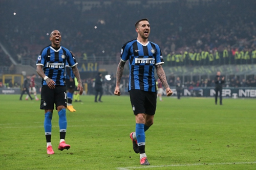 SGA场均正负值+14.96，超过2016年的库里和追梦（SGA场均+／-值+14.96，压过2016年的库里与追梦）