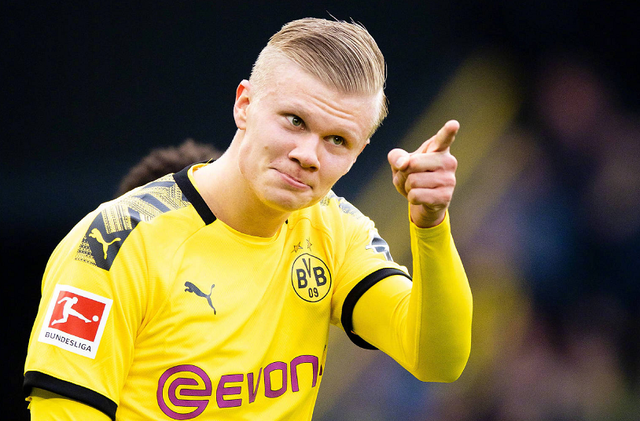 高效全能！约基奇半场10中8砍下23分8板7助2帽 首节11分（约基奇高效统治：半场10投8中轰下23分8板7助2帽，首节独取11分）