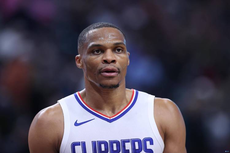 罗马诺：十多家俱乐部对梅努感兴趣；阿莫林不想看到阵容短缺（罗马诺：十余家俱乐部有意梅努；阿莫林不愿出现阵容短缺）