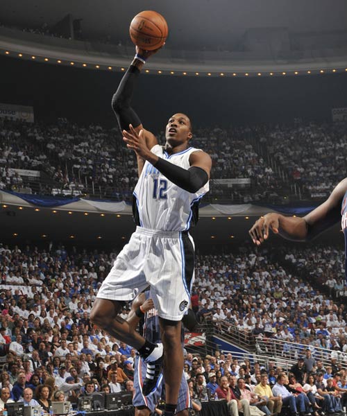 中超俱乐部财政状况恢复中（中超俱乐部财务逐步回暖）