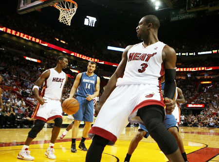 维斯塔潘起步良好暂时领跑，皮亚斯特里过掉诺里斯上至第2（维斯塔潘发车强势暂居榜首，皮亚斯特里超越诺里斯升至第二）