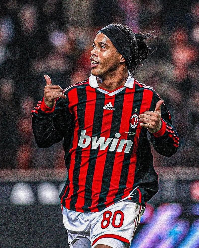 克里斯替补登场仅一分钟，就为我们扳平了比分！（克里斯替补一分钟建功，助球队扳平比分！）