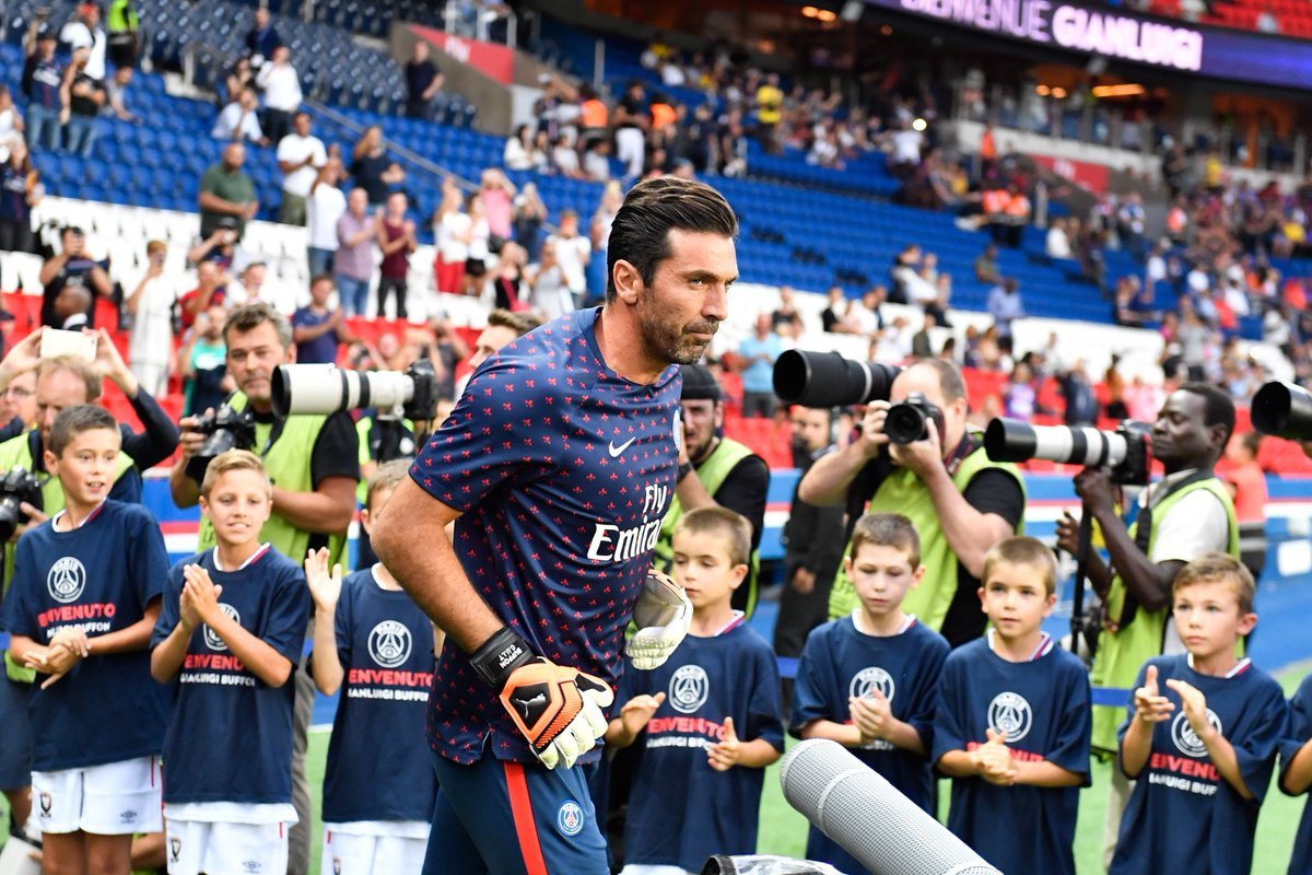 CBA史上最远的三分绝杀，就连深圳男篮队友都满脸震惊（CBA史上最远三分压哨绝杀，连深圳男篮队友都惊呆了）