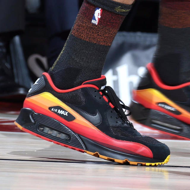 北青：向余望不参加冲超庆祝直奔U22，确认下赛季留在铜梁龙（北青：向余望缺席冲超庆祝赶赴U22，已确定下赛季继续效力铜梁龙）