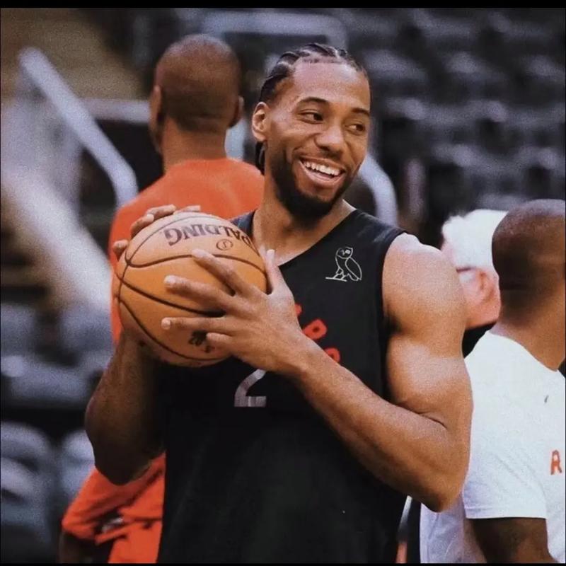 鲍威尔的自我认知：全面发展的艺术家（鲍威尔的自我观：全方位成长的艺术家）