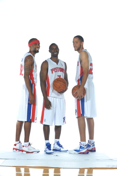 成都蓉城教练组现场观战中韩战，徐正源、金亨镒在场（中韩之战看台现身：成都蓉城教练组观战，徐正源、金亨镒到场）