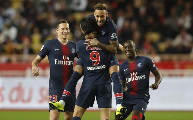 篮球篮网比赛中关键传球帮助球队取胜（篮网赛场关键助攻引领球队胜出）